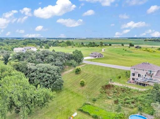 100 Savannah Heights Boulevard, Lynd, MN 56157