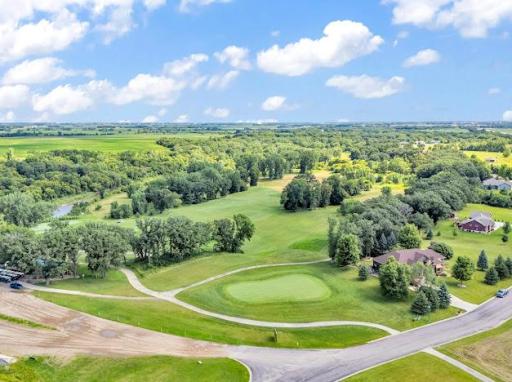 100 Savannah Heights Boulevard, Lynd, MN 56157