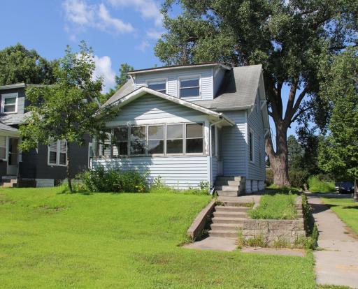 687 Lexington Parkway N, Saint Paul, MN 55104