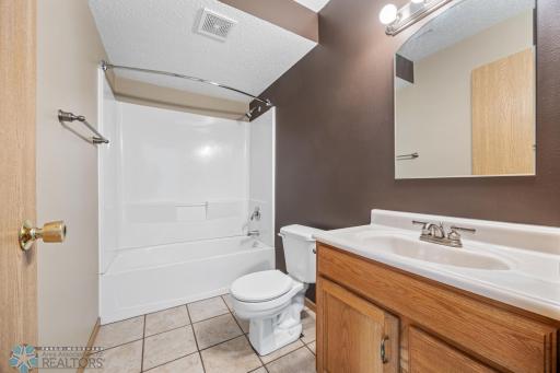 5120 8th Avenue S, Fargo, ND 58103