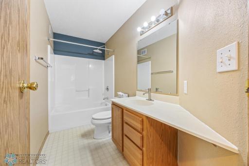 5120 8th Avenue S, Fargo, ND 58103