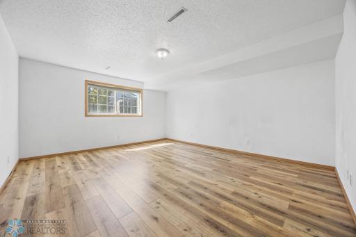 5120 8th Avenue S, Fargo, ND 58103
