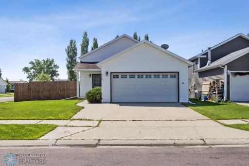 5120 8th Avenue S, Fargo, ND 58103