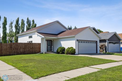 5120 8th Avenue S, Fargo, ND 58103