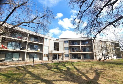 8935 Old Cedar Avenue S, 113, Bloomington, MN 55425
