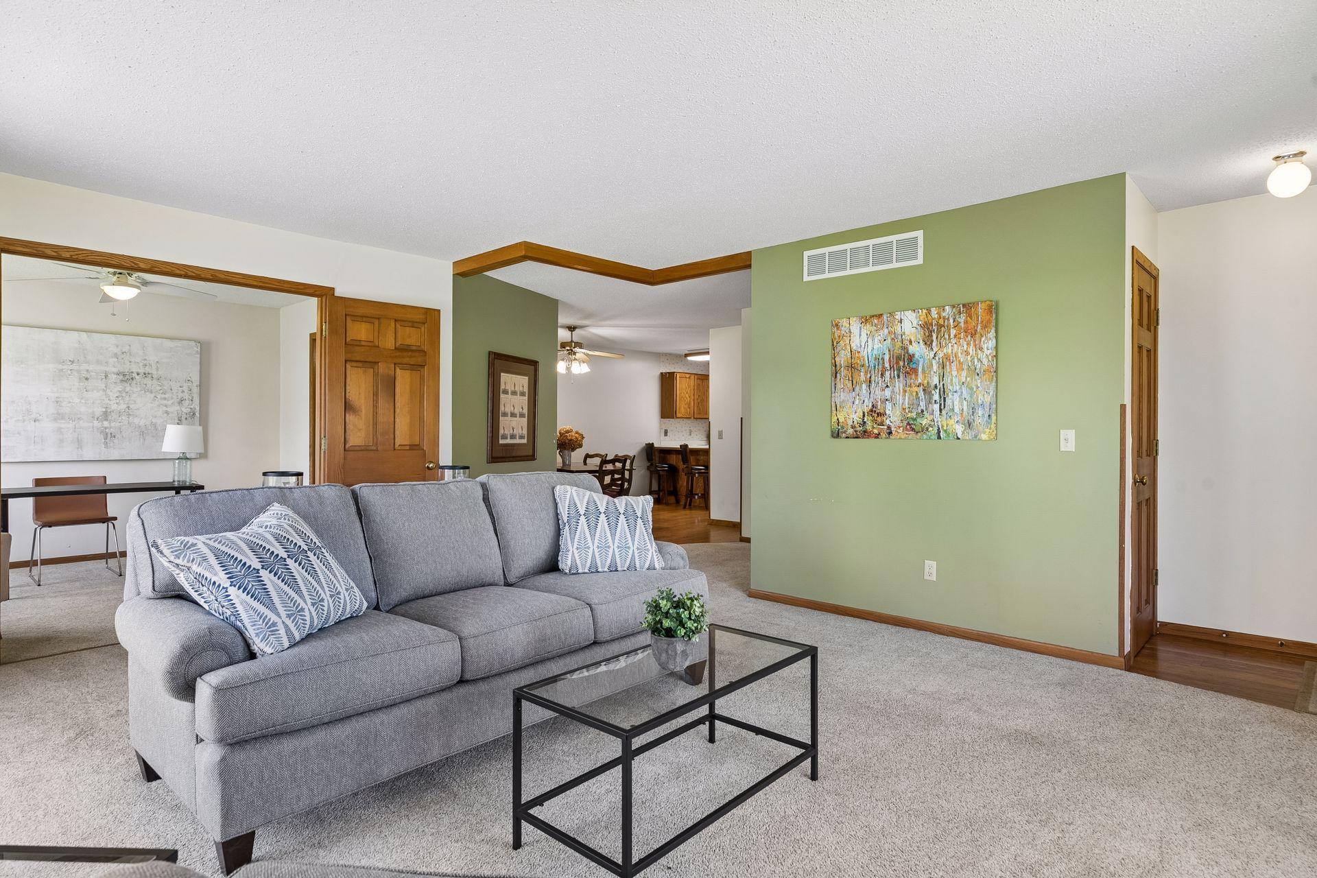 Open flow space to kitchen