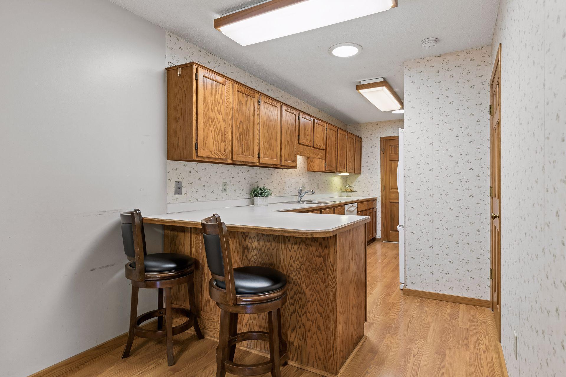 Kitchen peninsula with overhang top