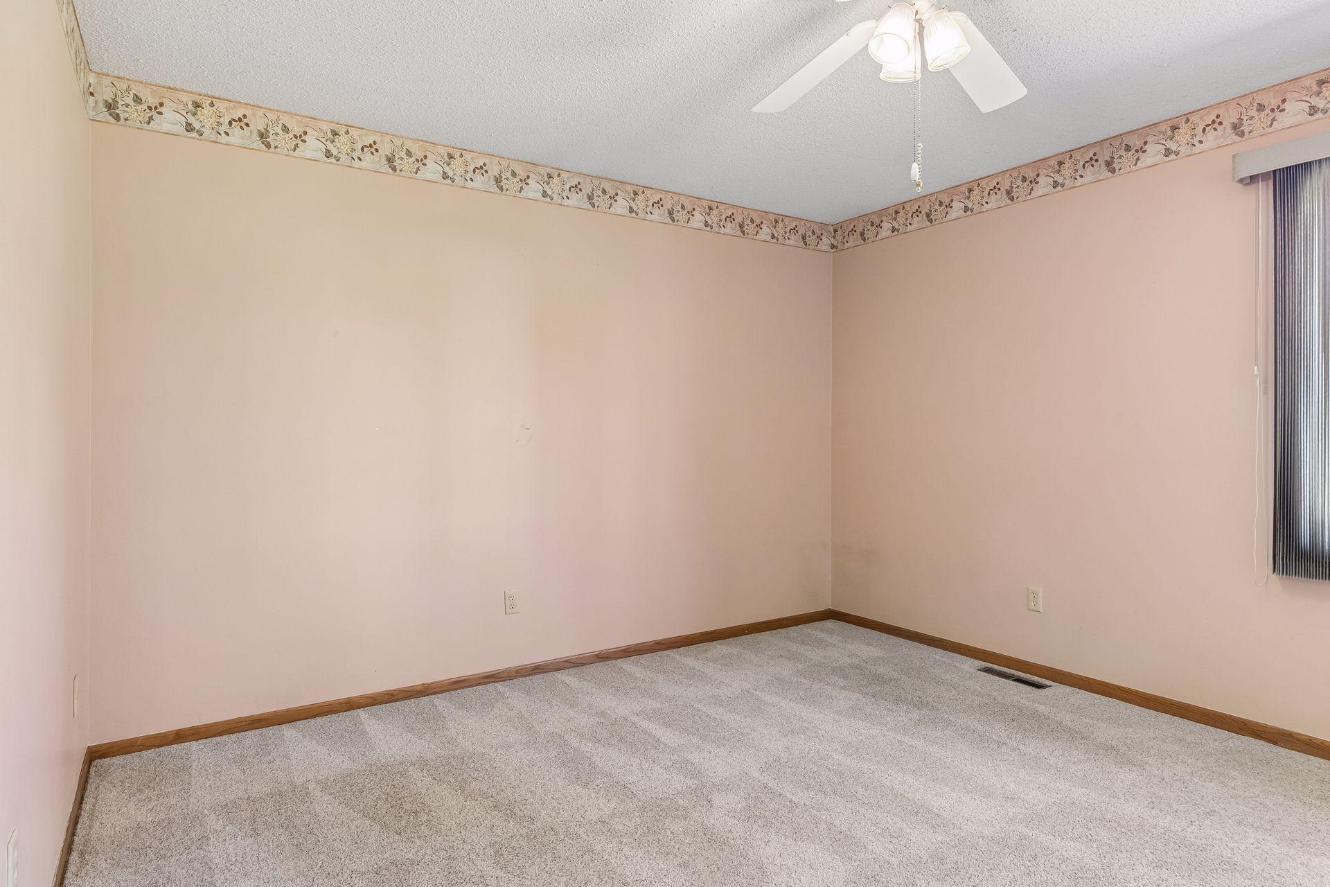 Well sized primary bedroom