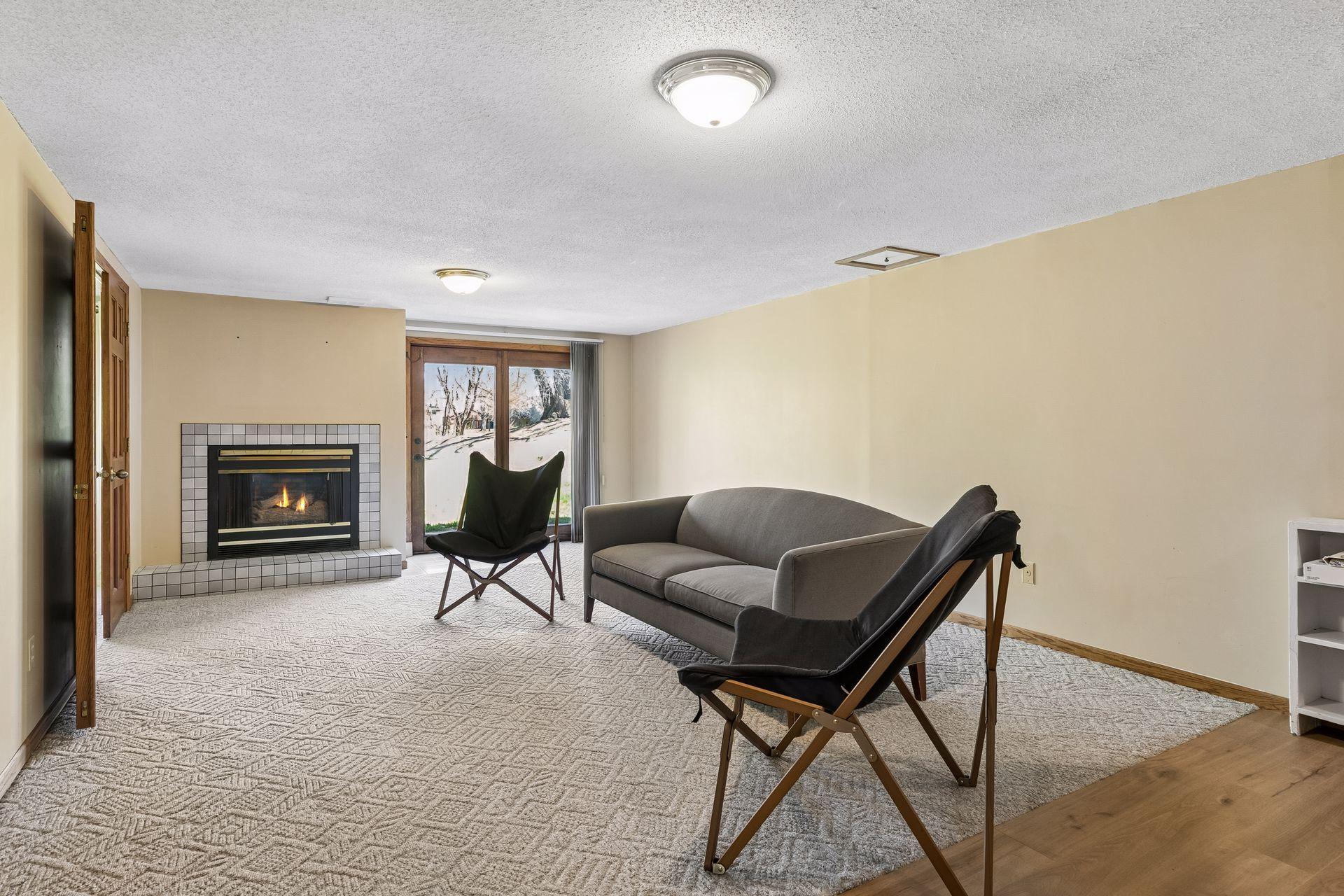 Huge Family room with gas fireplace