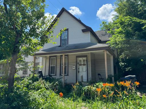 914 18 1/2 Avenue NE, Minneapolis, MN 55418