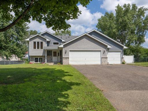 8482 Magnolia St NW Coon Rapids MN 55433 USA-002-026-Exterior Front-MLS_Size.jpg