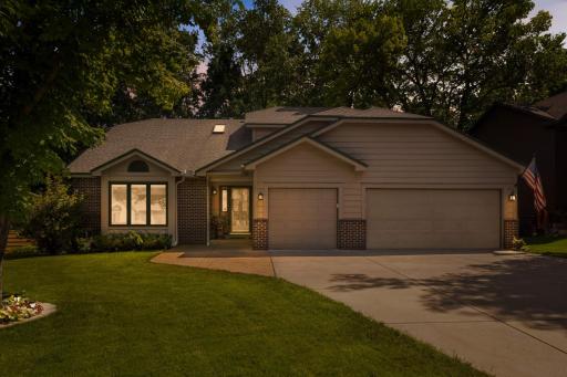813 Springhill Drive, Burnsville, MN 55306