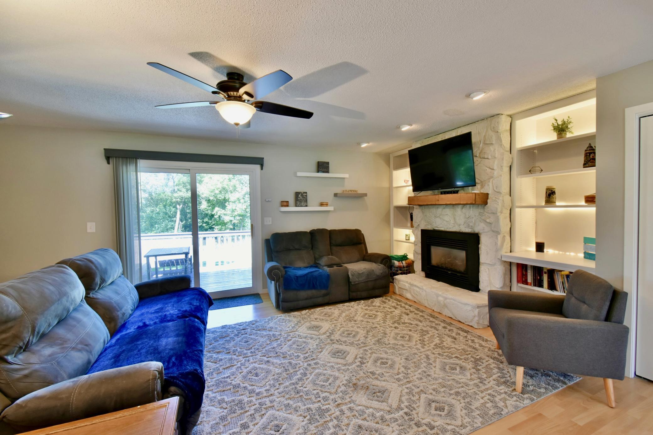Livingroom to walk out deck