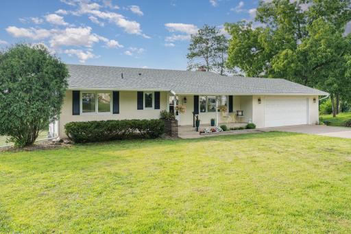 Charming 3BR/2BA rambler on large corner lot w/a completely fenced-in yard! Move-in ready with fresh updates. Prime location near Keller Golf (.5mi), parks, lakes, shopping, dining & entertainment. Perfect starter or downsizer home!
