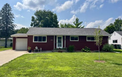 320 E Pishney Lane SW, Hutchinson, MN 55350