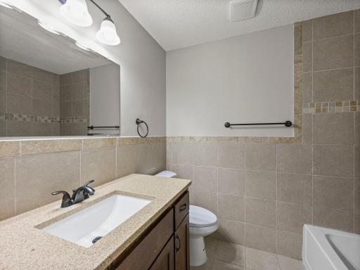27-web-or-mls-5900 W 139th St (124 of 187).jpg