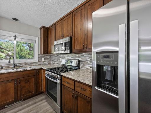 17-web-or-mls-5900 W 139th St (105 of 187).jpg