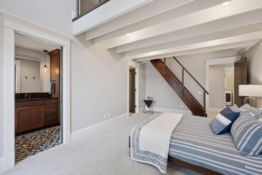 En-suite 2 (w/ Loft)