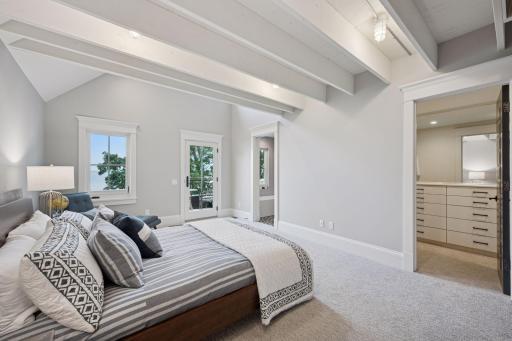 En-suite 2 (w/ balcony)