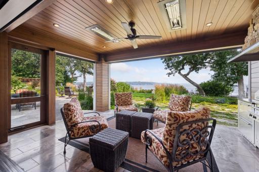 Grill Room (phantom screens)