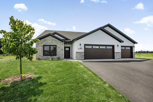 955 3rd Avenue SW, Rice, MN 56367