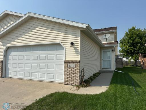 1310 37th Avenue S, Moorhead, MN 56560