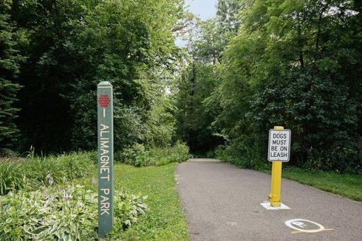 Summit Oaks includes access to Alimagnet Park