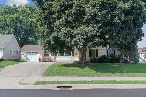 916 4th Street N, South Saint Paul, MN 55075