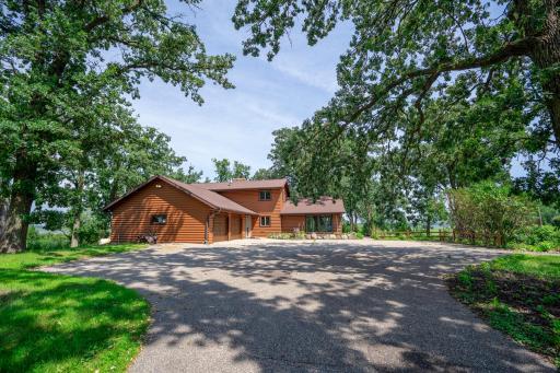 21201 52nd Street NE, New London, MN 56273