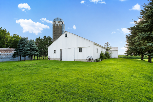 Barn virtually changed to white