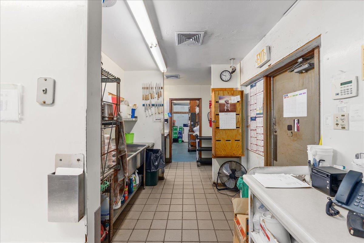 17-Kitchen.jpg