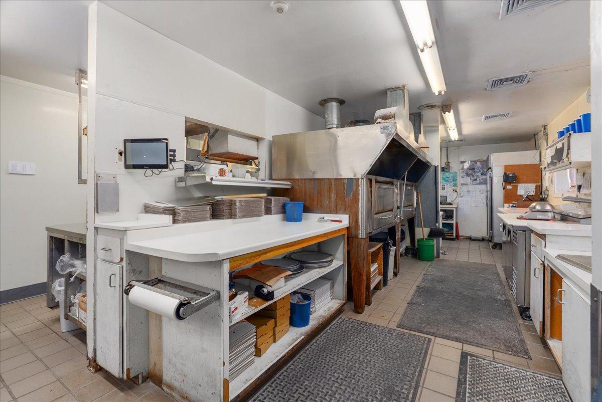 11-Kitchen.jpg