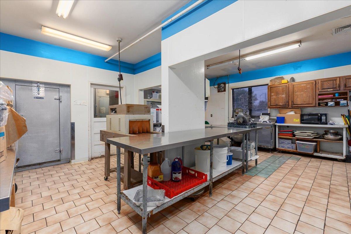 19-Kitchen.jpg