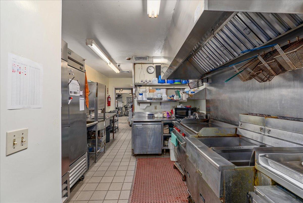 14-Kitchen.jpg