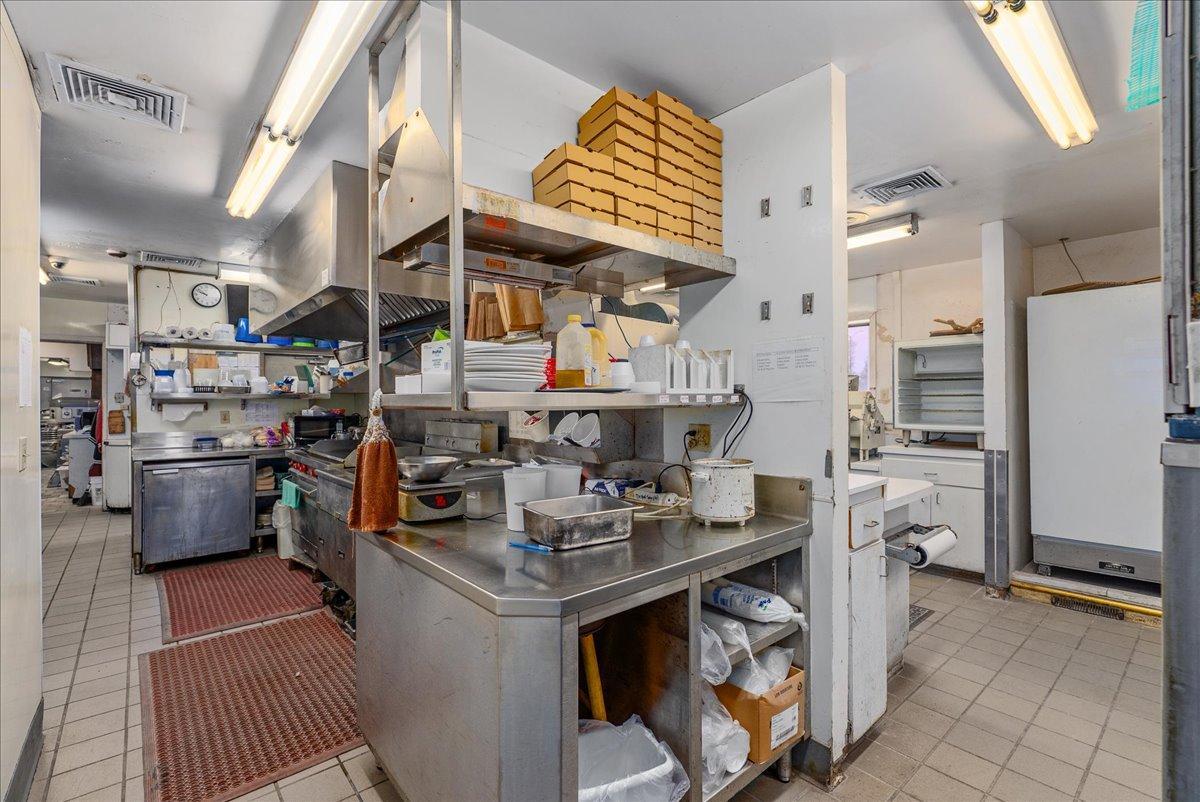 15-Kitchen.jpg