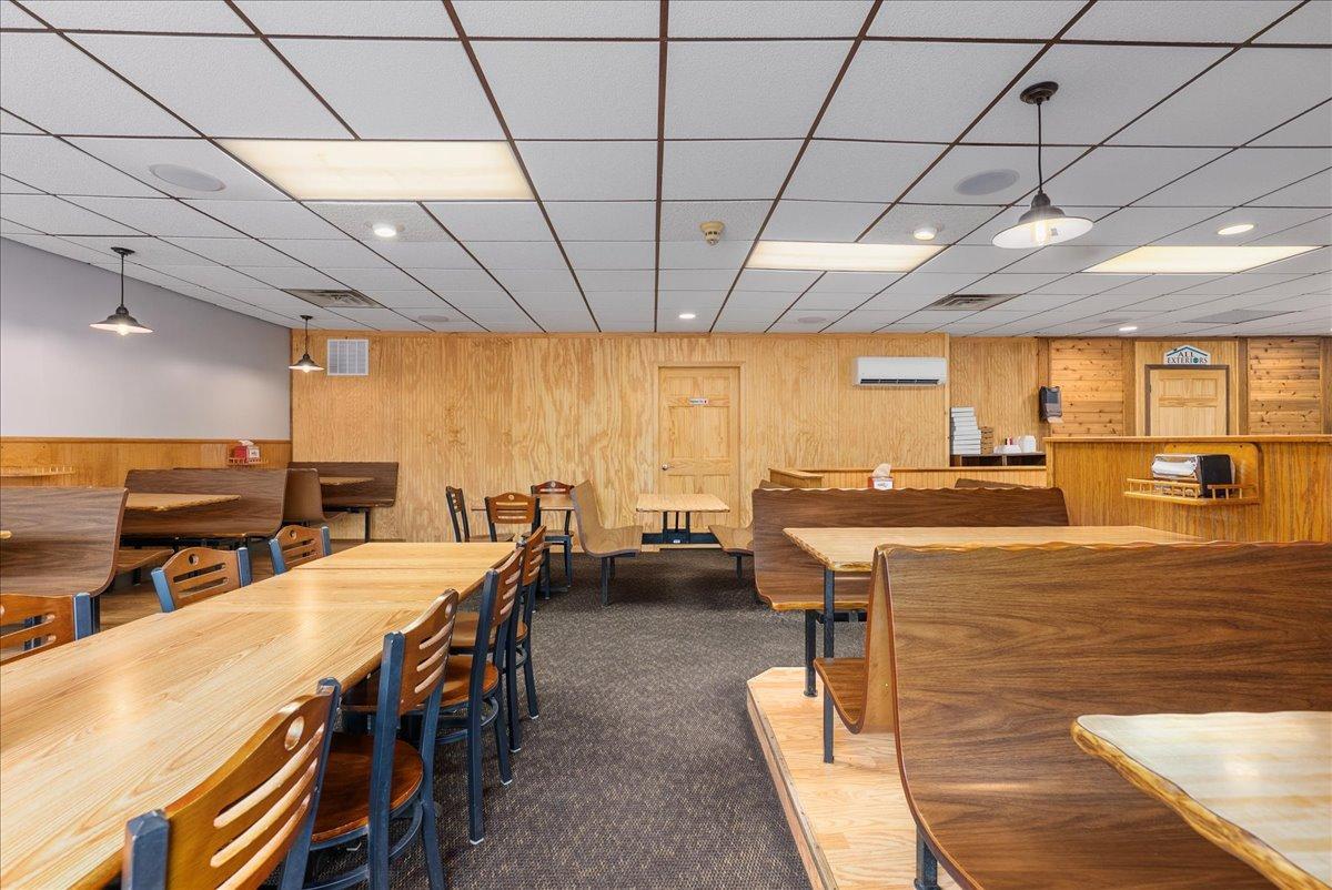 05-Dining Area.jpg