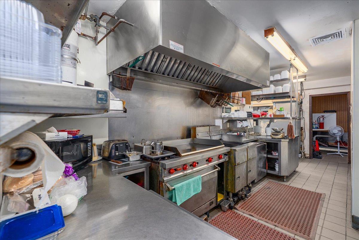 13-Kitchen.jpg