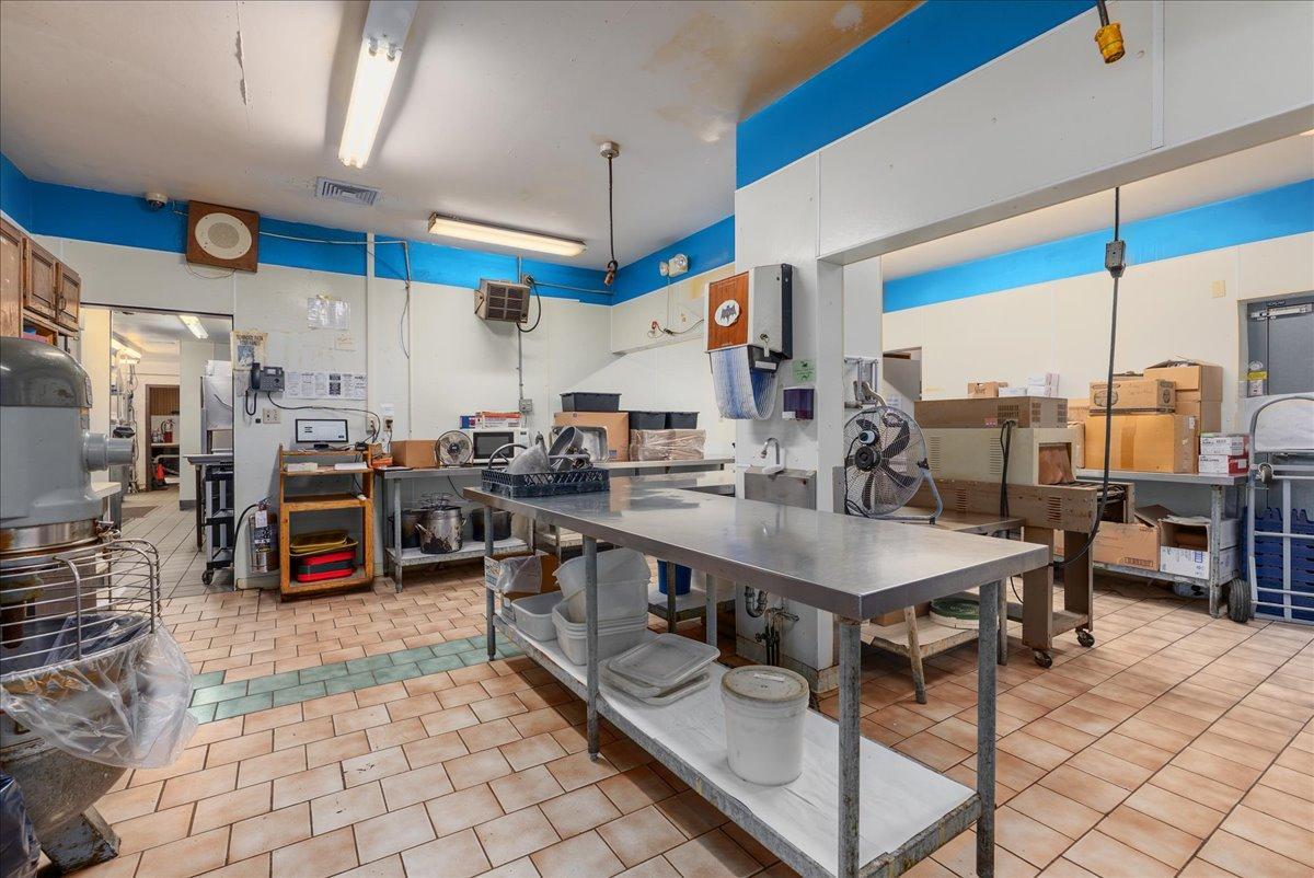 21-Kitchen.jpg