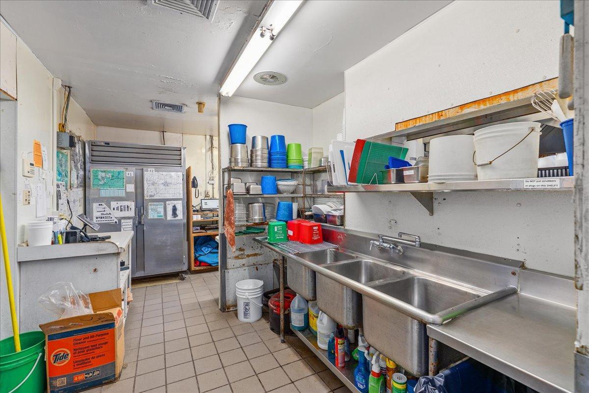 18-Kitchen.jpg