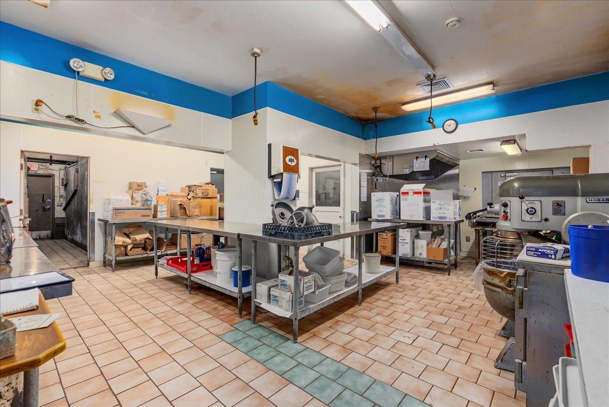 20-Kitchen.jpg