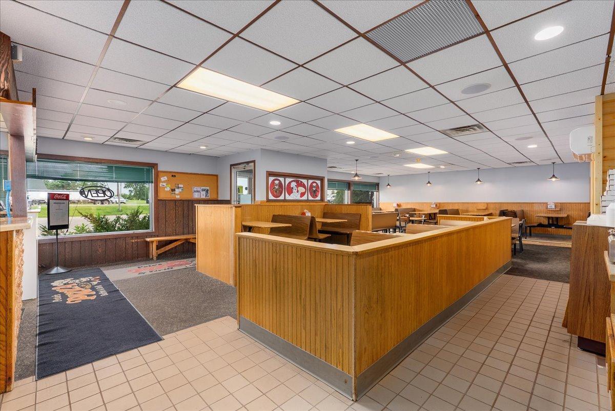 06-Dining Area.jpg