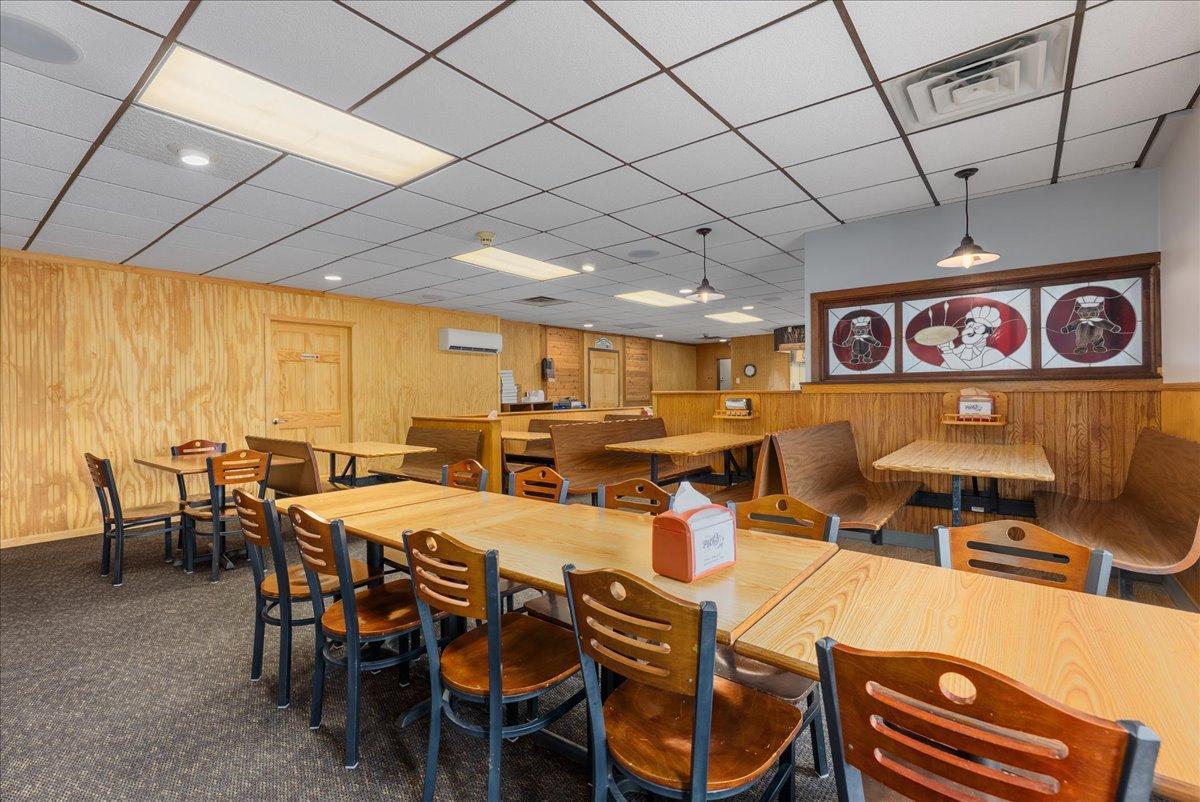 04-Dining Area.jpg