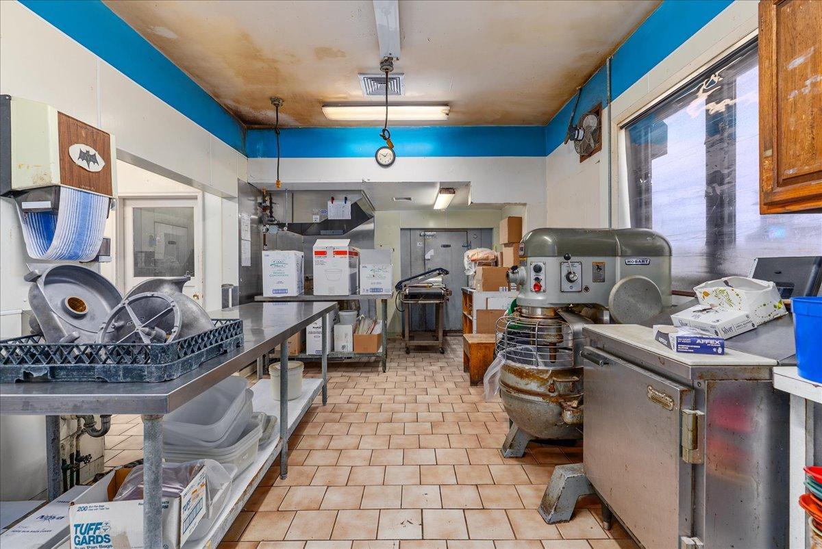 23-Kitchen.jpg