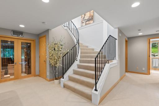 8692 Wynstone Pass, Eden Prairie, MN 55347