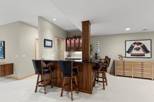 8692 Wynstone Pass, Eden Prairie, MN 55347