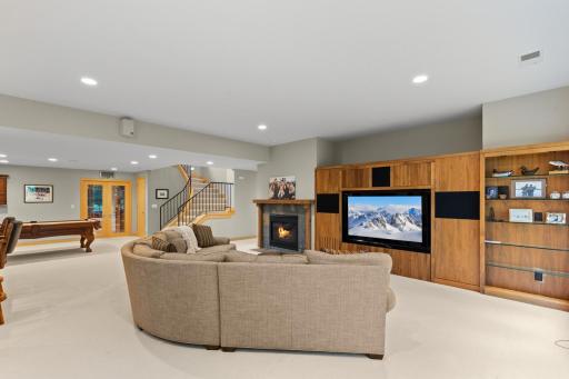 8692 Wynstone Pass, Eden Prairie, MN 55347