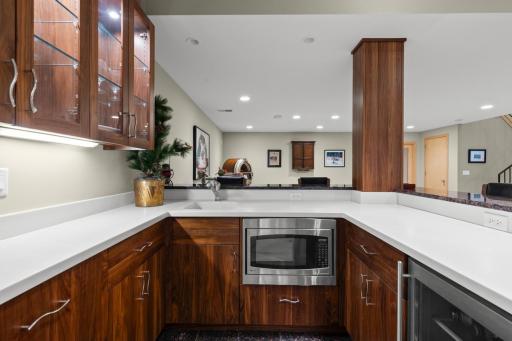 8692 Wynstone Pass, Eden Prairie, MN 55347
