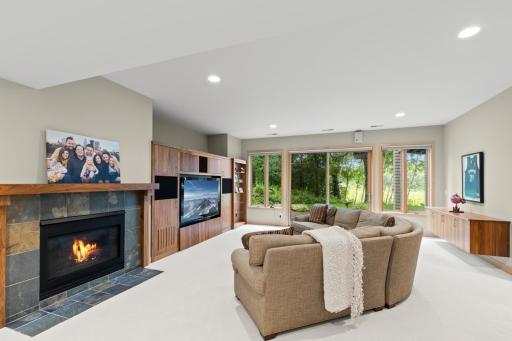 8692 Wynstone Pass, Eden Prairie, MN 55347