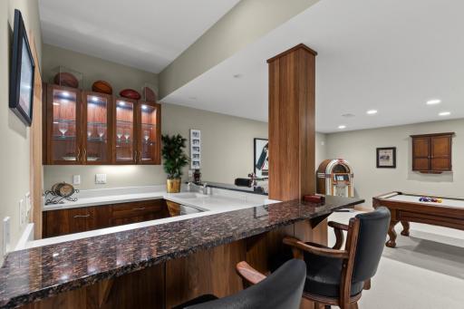 8692 Wynstone Pass, Eden Prairie, MN 55347