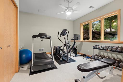 8692 Wynstone Pass, Eden Prairie, MN 55347